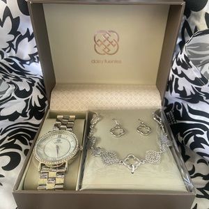 Daisy Fuentes Boxed Watch Set w Bracelet & Earrings (New in box)